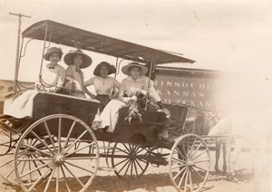 USA Missouri-Kansas-Texas Railroad Women in Horse Cart old Photo 1913