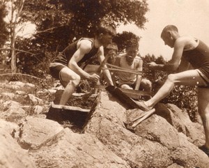 USA ? Group of Men sawing Wood Saw old amateur Snapshot Photo 1920's