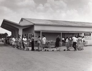 USA Queueing at the Air Force Base Supermarket Military Old Photo 1960's