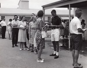 USA Queueing at the Air Force Base Supermarket Military Old Photo 1964