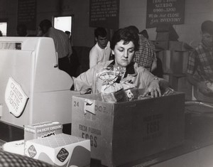 USA Scene at an Air Force Base Supermarket Checkout Military Old Photo 1966