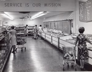 USA Scene at an Air Force Base Supermarket Shopping Military Old Photo 1965