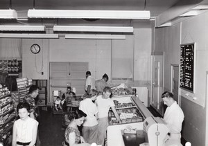 Orlando AFB US Air Force Base Supermarket Shoppers Families Old Photo 1960's