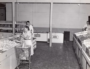 Orlando AFB US Air Force Base Supermarket Vegetables Ice Cream Old Photo 1960's