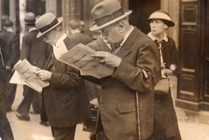 French Politics Parisians reading Decree Law Newspaper old Meurisse Photo 1930's