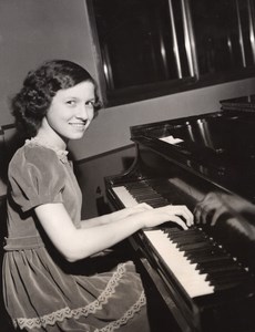 Pianist Prodigy Sylvia Zaremba New York Philarmonic Symphony Old CBS Photo 1944