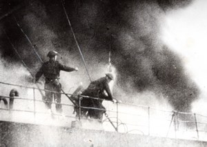 Off Tunisia Coast WWII Troops jumping Allied Warship in Flames old Photo 1943