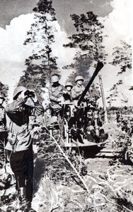 WWII USSR Red Army Gunners firing at German Luftwaffe Bombers old Photo 1941