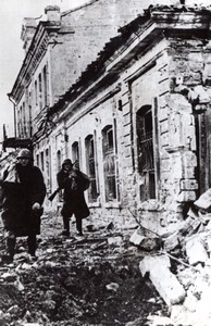 Crimea Kerch WWII Romanian Soldiers Street Ruins old Photo 1940's