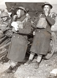 England WWII Divisional Artillery Exercise Gun Crew Lunch old Press Photo 1940