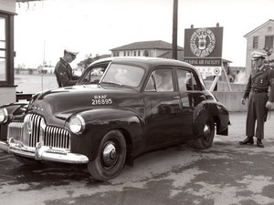 Japan Iwakuni US Navy Air Base Holden Automobile old Photo 1950's