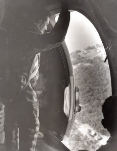 Australia Point Cook RAAF Squadron V. Guthrie Parachute Jump old Photo 1956