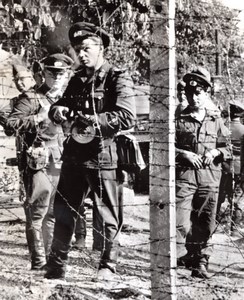 East Berlin Policeman Aiming Tommy Gun Photographer old Eddie Worth Photo 1961