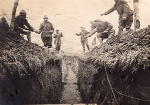 Oise Wiring (Barbed) a Communication Trench WWI old Photo 1914-1918
