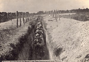 French Troops going to Front line thru Communication Trench WWI Photo 1914-1918