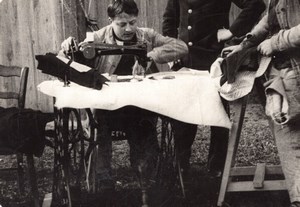 Soldier Seamstress Singer Sewing Machine WWI old Photo 1914-1918