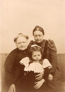 France? Portraits 3 Generations Women & Young Girl old Photos 1900