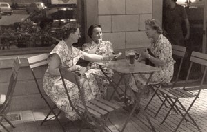 Belgium Dinant 3 Ladies at a Terrace Café Tourists old Amateur Photo 1950's