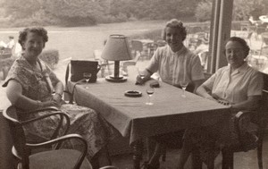 Netherlands Nijmegen 3 Ladies having a drink Tourists old Amateur Photo 1950's