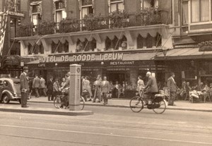 Netherlands Amsterdam Street Scene Hotel de Roode Leeuw old Amateur Photo 1950's