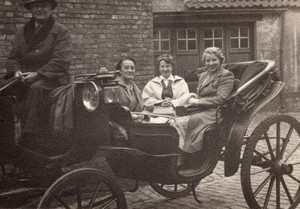Belgium Bruges Brugge 3 Ladies in a Barouche Tourists old Amateur Photo 1950's
