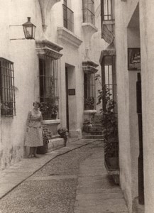Spain Barcelona Lady in narrow street old Amateur Photo 1950's