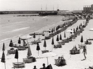Italy Sanremo Beach Parasols old Amateur Photo 1950's