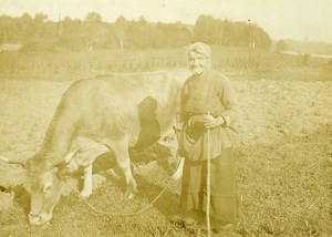 France Mere Gribiche et sa Vache Cow Countryside Old Photo Raumains 1896