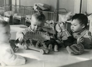 URSS Moscou Nurserie du journal La Pravda Enfants Jouets ancienne Photo 1947