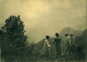 Italy Travel Scene Group in Countryside Hills Old Photo Pictorialist 1900