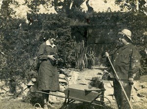 France Photographie au Jardin Jeune Femme et Appareil Photo Ancienne Photo 1930