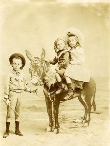 France au studio du Photographe Jeu d'Enfants Mule Ancienne Photo 1910