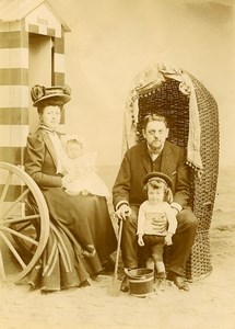 Belgique Ostende Famille Posant Cabine de Plage Jeux Ancienne Photo Amateur 1900