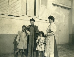 France Fillette et sa Poupée Jeu d'Enfants Ancienne Photo Amateur 1910