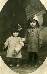 France Young Girls & Doll Children Game Hair Bow Old Amateur Photo 1930