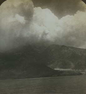 Martinique Mount Pelée Volcano in eruption Old Photo Stereoview AMC 1902