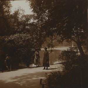 France? 2 Ladies by a Lake Old Stereoview Photo 1910