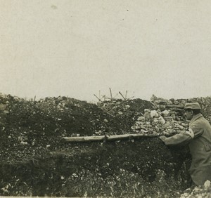 France Première Guerre Mondiale Marne Brancardier allant relever un Blessé Ancienne Photo Stereo 1918