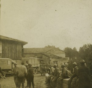 France First World War prisoners carrying wounded to ambulance Stereo Photo 1918