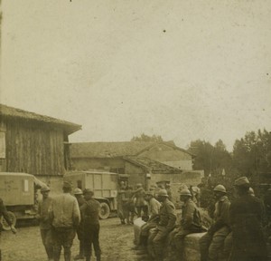 France First World War prisoners carrying wounded to ambulance Stereo Photo 1918