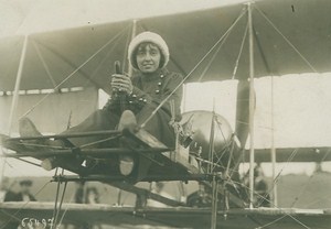 Helene Dutrieu Aviatrix Aviation Pioneer old Photo 1911