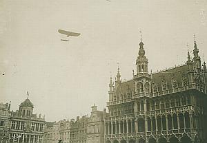 Beaumont Conneau Bleriot Airplane flying over Bruxelles Aviation Old Photo 1911