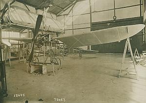 Monoplan Saulnier in Hangar Aviation Photo 1910